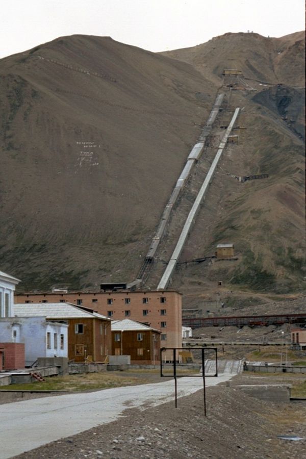 fot 7. pyramiden svalbard 1